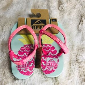NWT - REEF flip flops 🍍